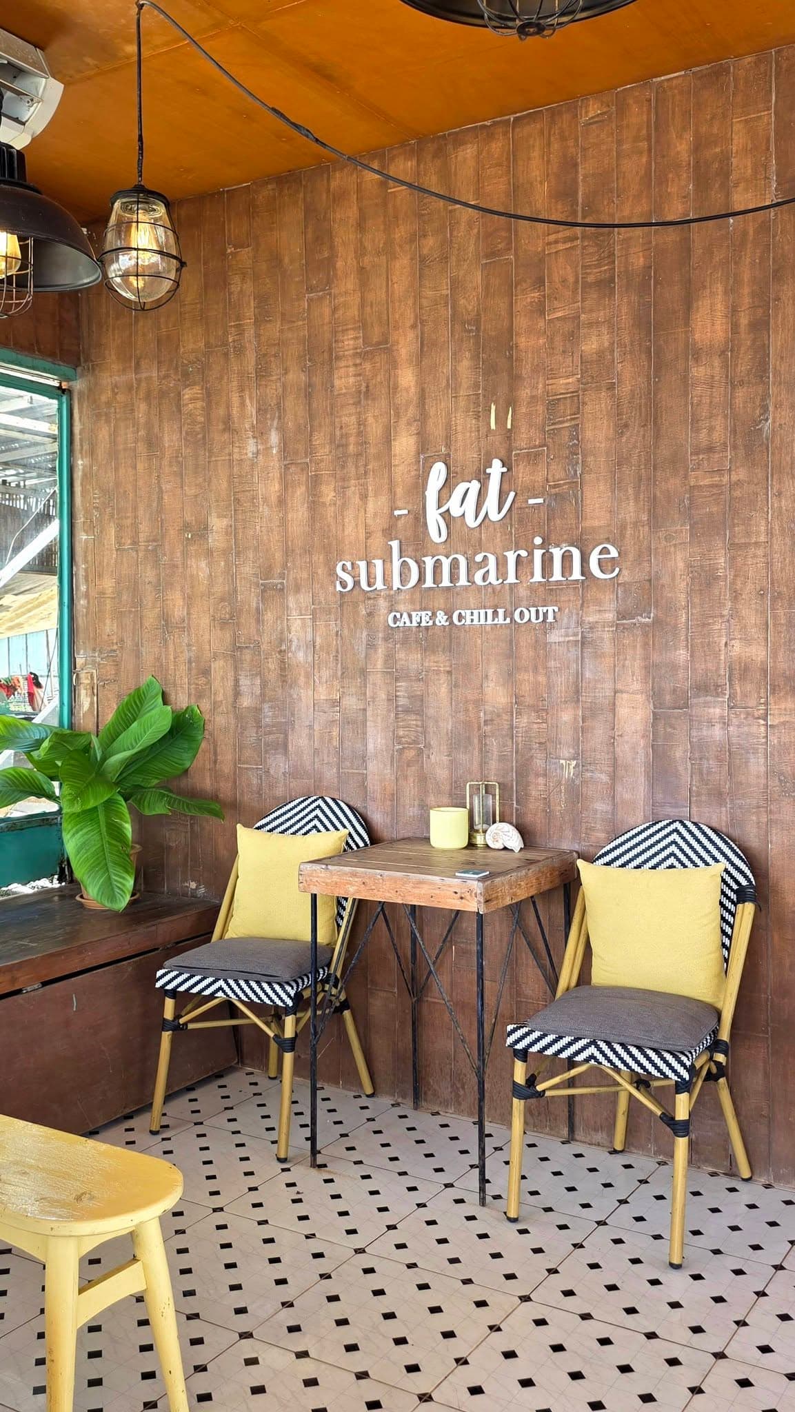 Fat Submarine Café (Koh Larn) in Thailand