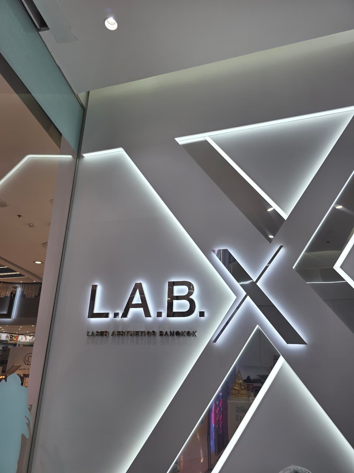 LABX Clinic สาขาเซ็นทรัลเฟสติวัล พัทยา บีช Central Pattaya Beach FL.4 in Thailand